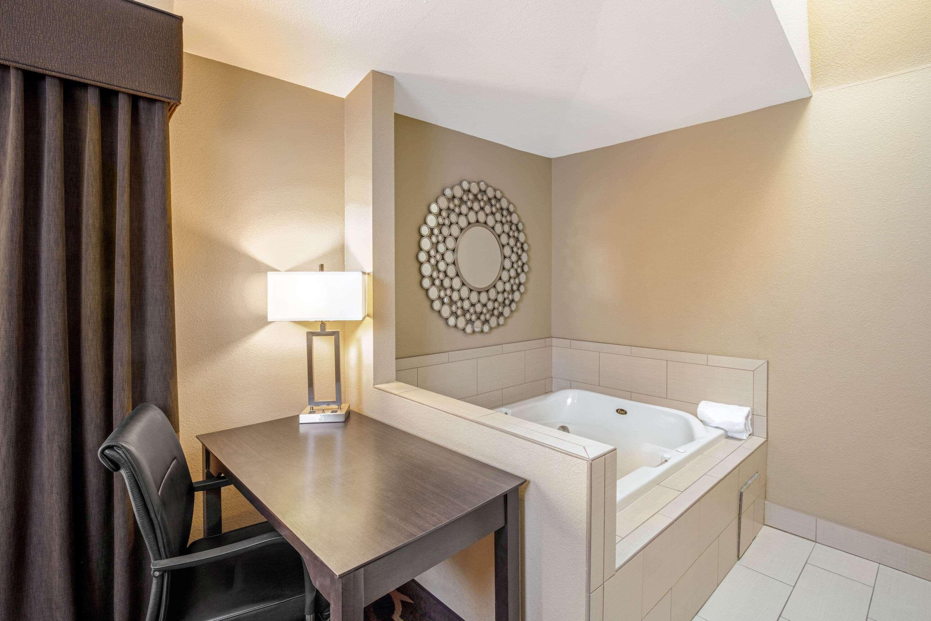 La Quinta Inn & Suites By Wyndham Lv Tropicana Stadium Las Vegas Kültér fotó